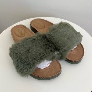 NEW Aerie Cozy Fur Slides